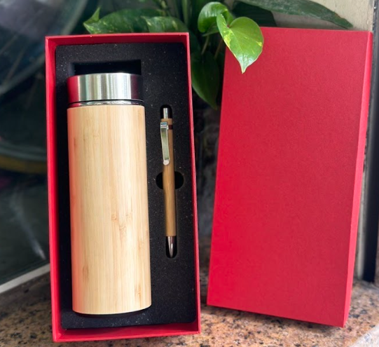 Set quà lưu niệm riêng cho từng thành viên