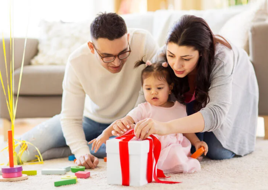 Bí quyết tặng quà 1 6 để niềm vui của bé được nhân đôi
